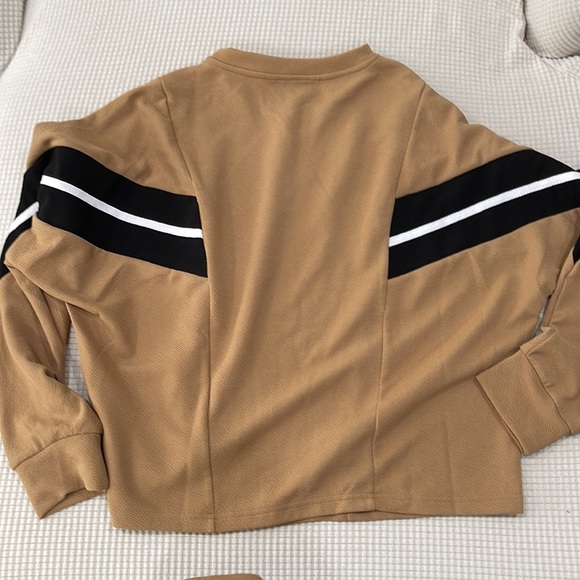 Beautiful skirt and blouse set - Picture 5 of 5